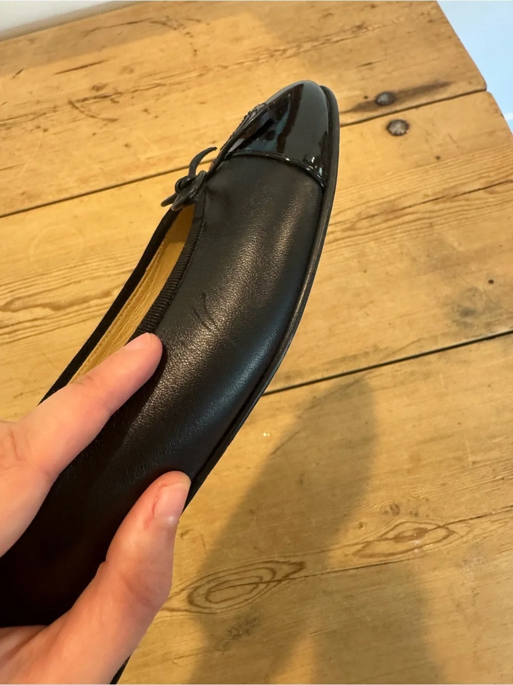 CHANEL Black leather with patent toe flat size 37.5